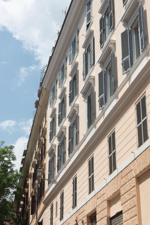 Colosseo Apartment- Heart Of Rione Monti Rome Bagian luar foto