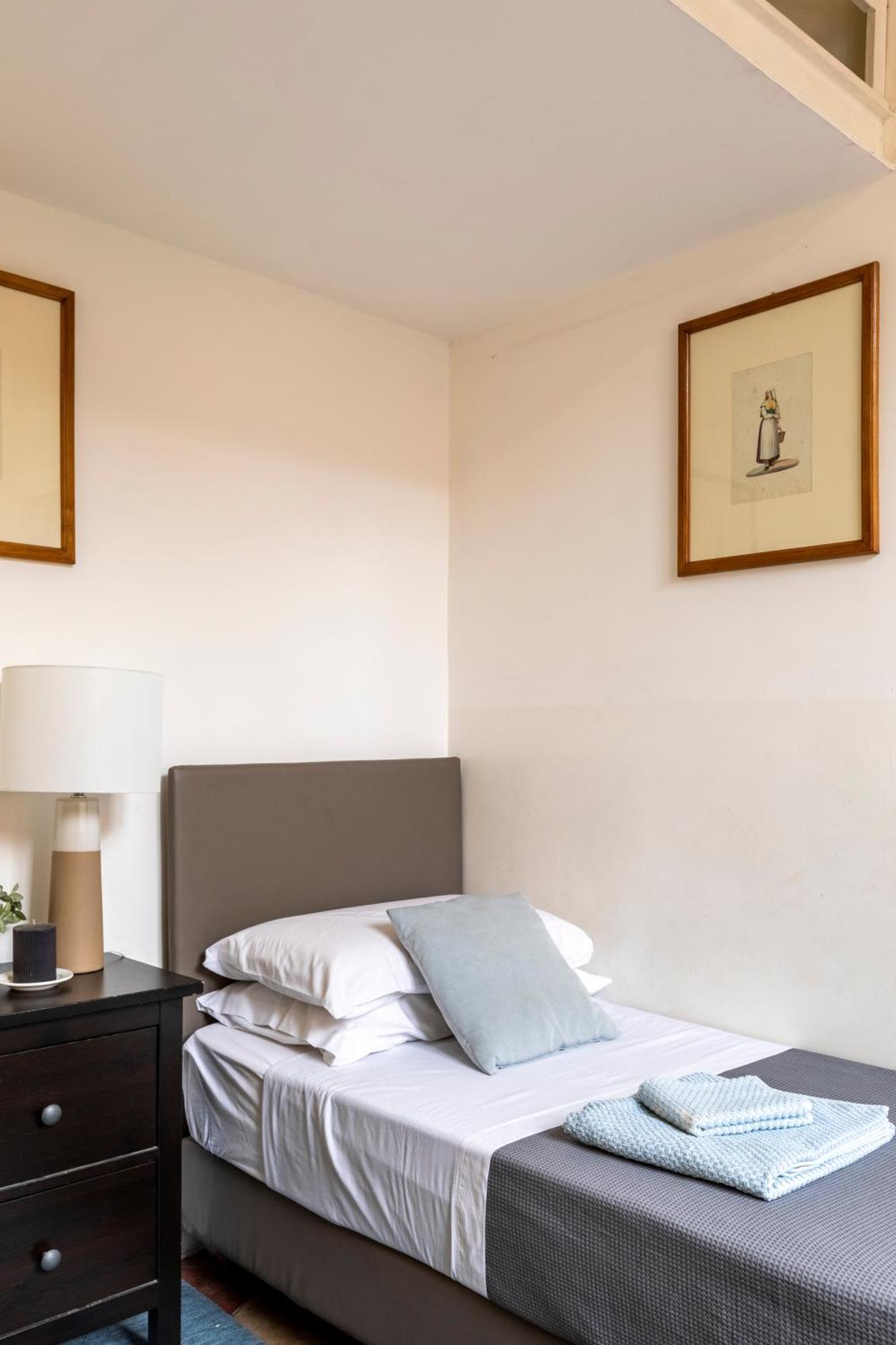 Colosseo Apartment- Heart Of Rione Monti Rome Bagian luar foto