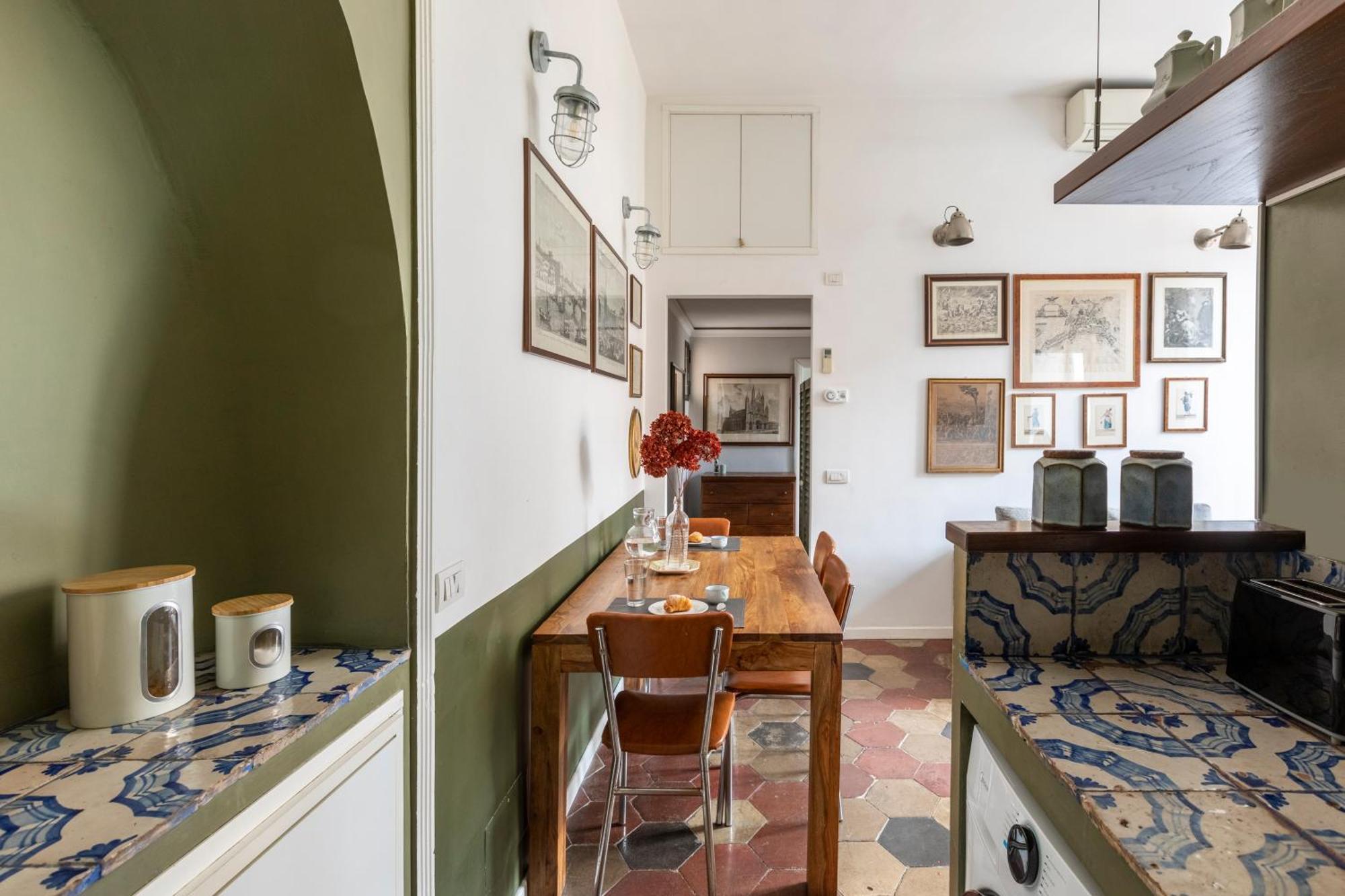 Colosseo Apartment- Heart Of Rione Monti Rome Bagian luar foto
